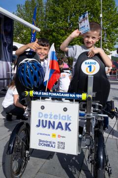 Deželak junak v Postojni (41)